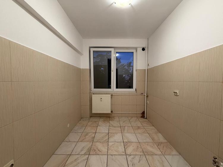 2 Camere Dristor Ramnicu Sărat 6 Minute Metrou Bloc Reabilitat