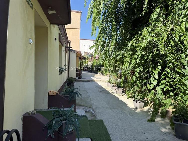 Calea Plevne-Carrefour Orhideea -Casa  7 camere - 4
