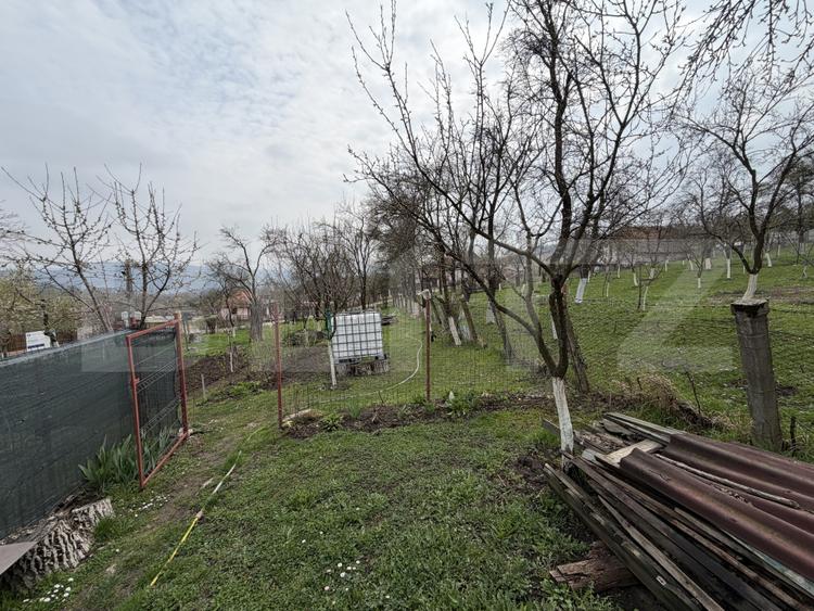 Casă cu 3 camere în suprafață de 80 mp și un teren de 2000 mp