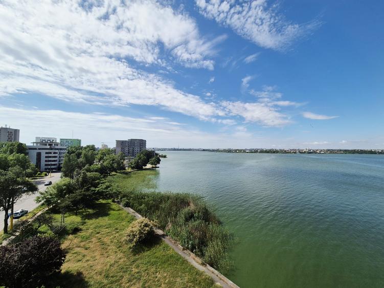 Mamaia - centrul statiunii - 4 camere cu vedere unica pe lac