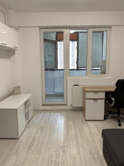 Proprietar vând apartament cu 2 camere la cheie