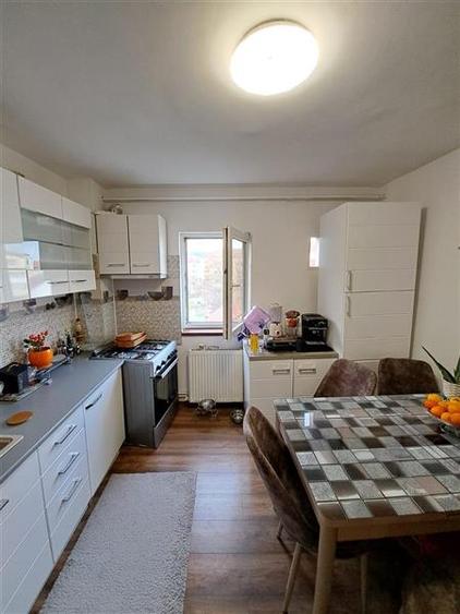 Apartament 3 camere, centrala termica, decomandat, 65 mp, 2 bai, Complex Student