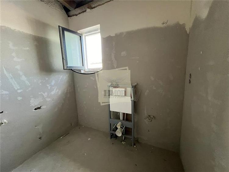 Casa la alb 2 bai 2 balcoane si curte 170 mp in Sibiu