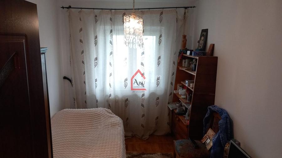 Apartament cu 3 camere, Decomandat, Zona Pacurari - 21