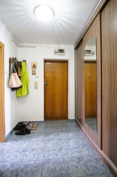 Sebastian | 13 Rahova | Vedere pe spate | Semidecomandat | Ideal investiție