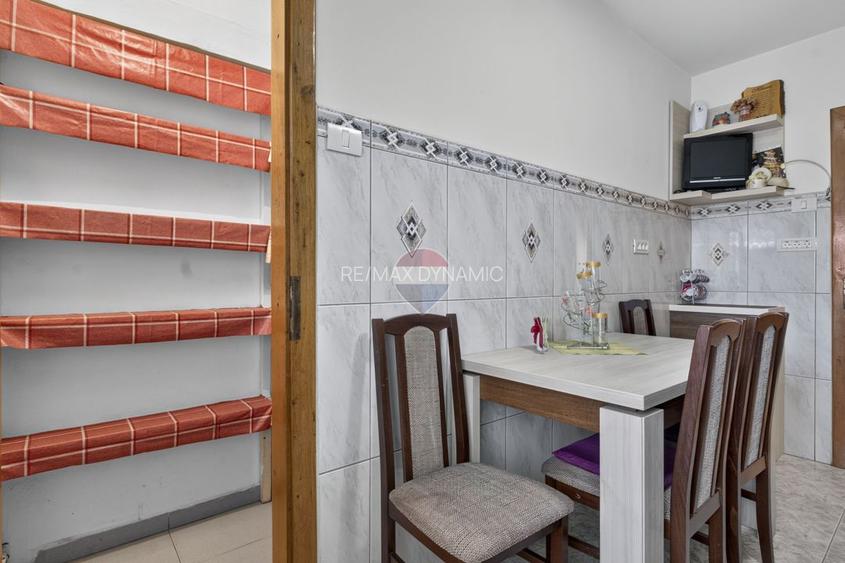 Apartament 3 camere, două băi de vânzare - Str Poetului - 19