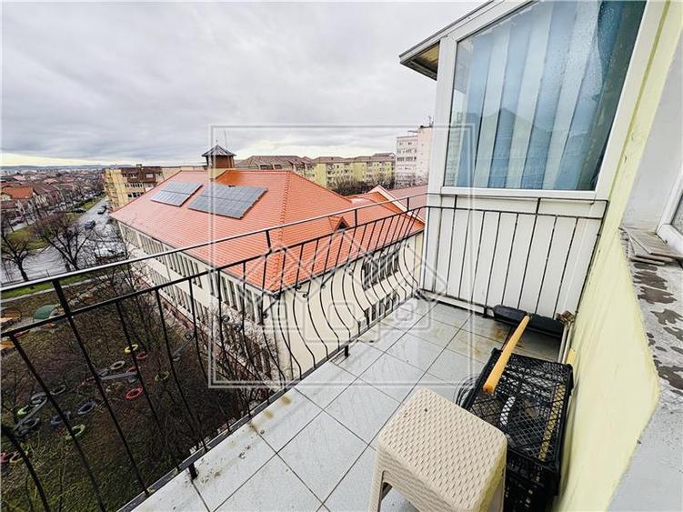 Apartament de vanzare - 3 camere, 2 balcoane - Terezian