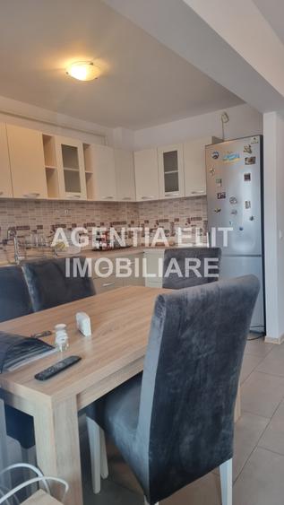 Apartament 3 camere, bloc nou, zona Scolii nr 7