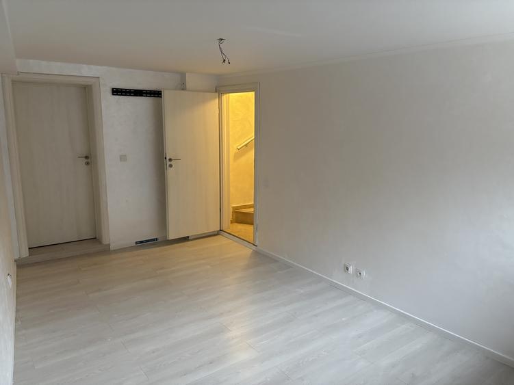Casă cu 3 camere recent renovată, zona Damaroaia, Bucurestii Noi