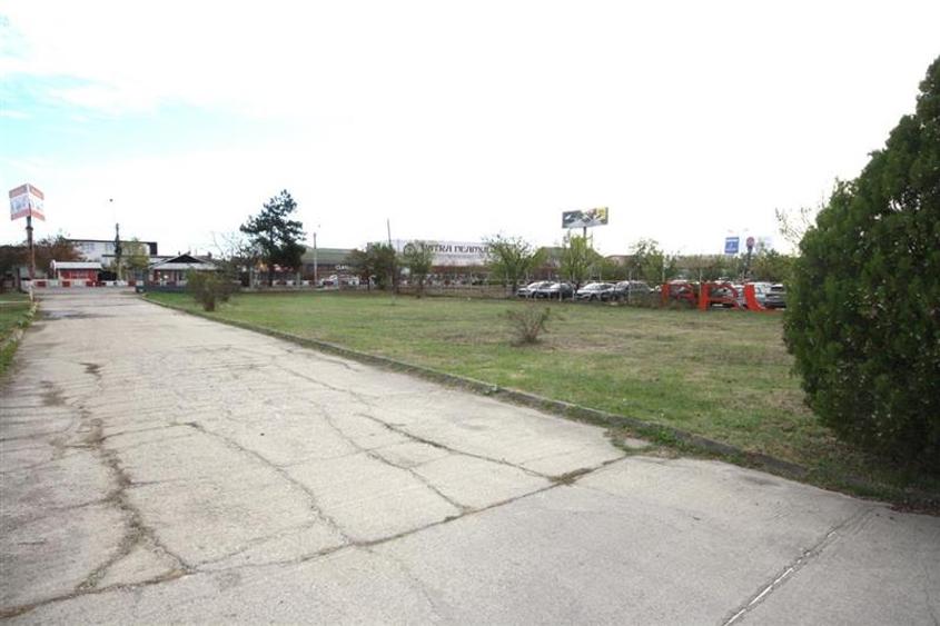 Proprietate pozitie exceptionala, teren 10,000 mp, deschidere DN1 36 ml, hala, b
