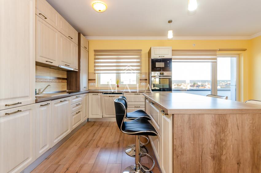 Penthouse 3 camere, la 5 min de centru, parcare privata