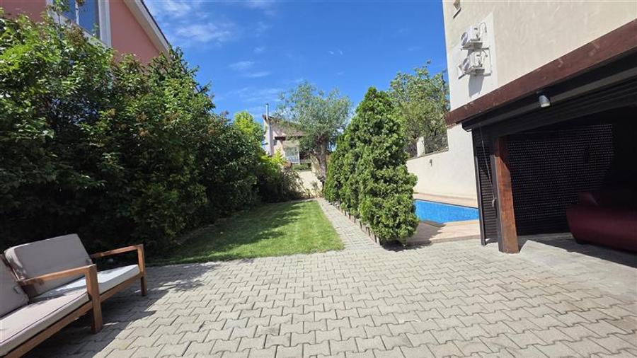 Casa boiereasca, eleganta,piscina, mobilata, teren 613 mp - Agronomie
