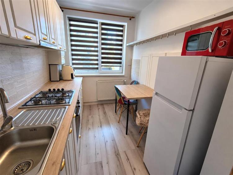 Apartament 2 camere decomandat balcon zona Mihai Viteazu