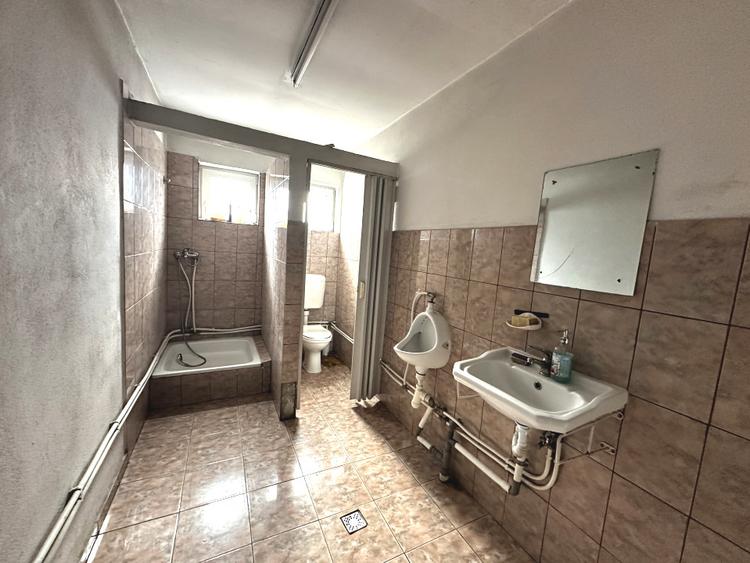 Hala de vanzare 259 mp cu teren 750 mp utilitati