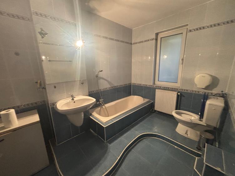 Inchiriez casa noua 5 camere calea Aradului 1600 euro