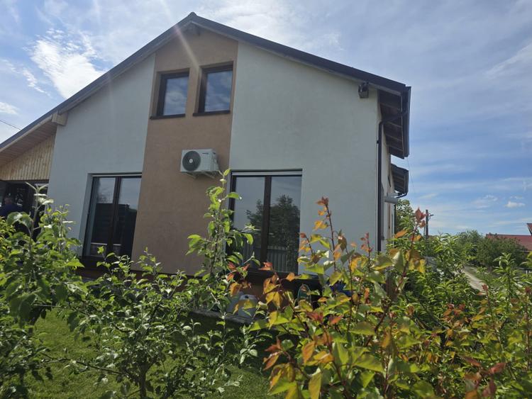 Casa individuală cu Panoramă, garaj și o terasă acoperită, Campenesti