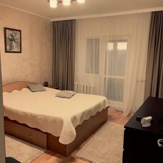 3 Camere Decomandat 80mp Etaj Intermediar bloc 1993 mobilat zona Lunca Cetatuii