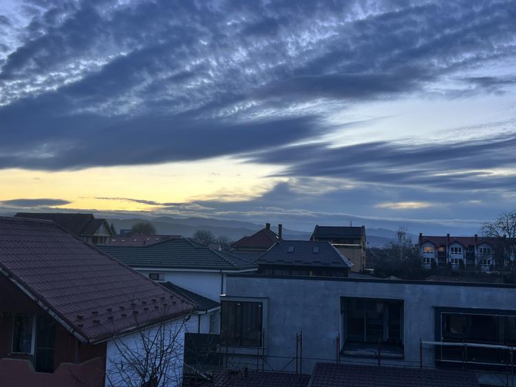 Apartament de 3 camere, 2 bai, 99 mp, parcare, zona Oncos/Spalatoria auto
