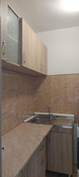 Garsoniera in bloc de apartamente Podu Ros liceul Emil Racovita