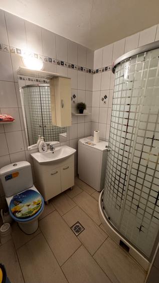Apartament mare, luminos, 50 metri de metrou.