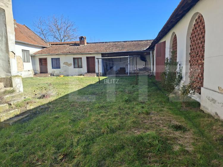 Casă spațioasă la sat SINTESTI, cu 6 camere, curte generoasă și grădină - 8