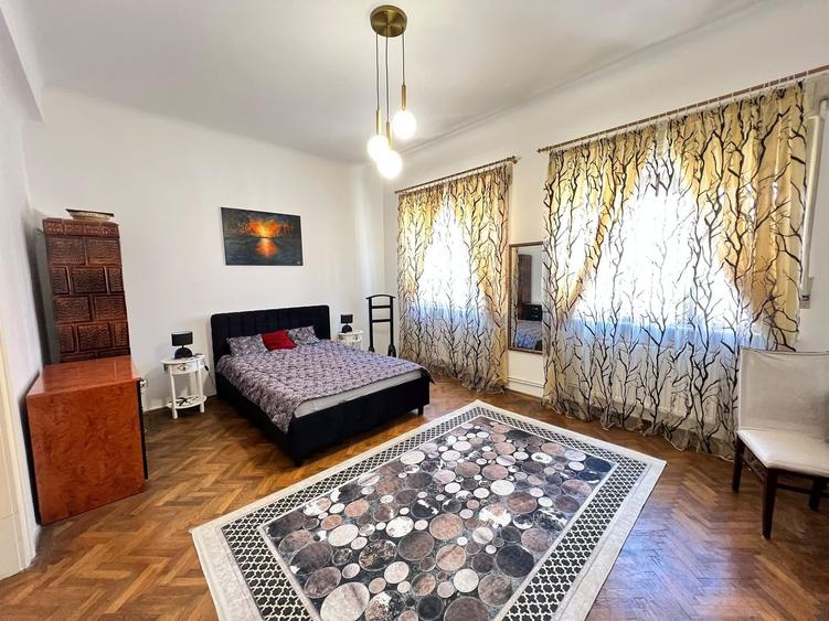 Apartament spatios cu 3 camere | 83 mp + veranda + curte | Ultracentral