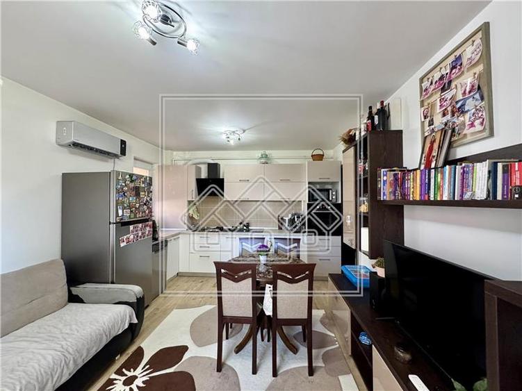 Apartament cu 3 camere, mobilat si utilat, zona linistita