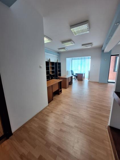 Bd. Mamaia, spatiu 47 mp., cladire de birouri