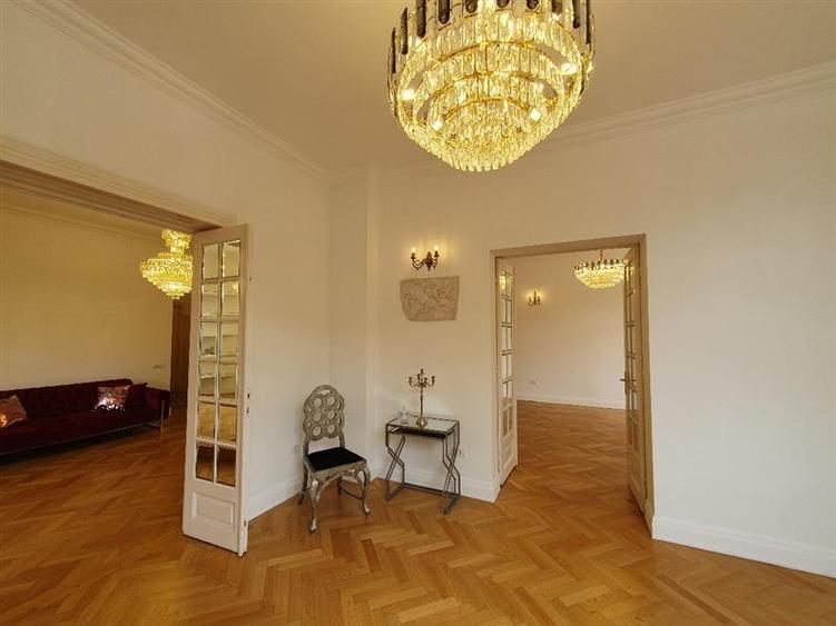 Apartament spatios, reprezentativ, office.