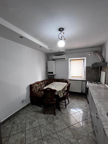 Apartament 3 camere, 71 mp, zona Lapus