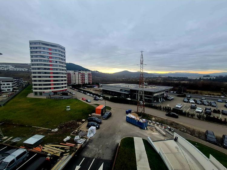 Apartament 3 camere Floresti-BMW, 77 mp utili, etaj 2