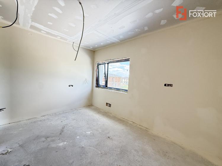 Duplex cu 3 camere si teren de 247 mp de vanzare in localitatea Sacalaz