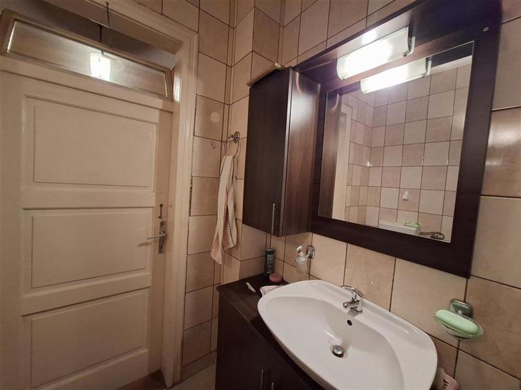 Casa 4 camere pivnita curte individuala Zona Lazaret