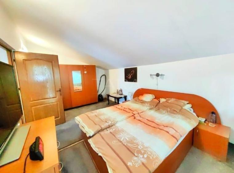 Apartament cu 3 camere de vânzare în cartierul Plopilor.