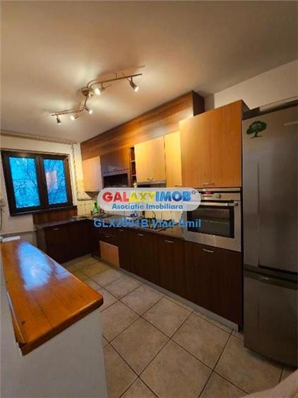 Apartament 4 camere de Inchiriat strada Apusului