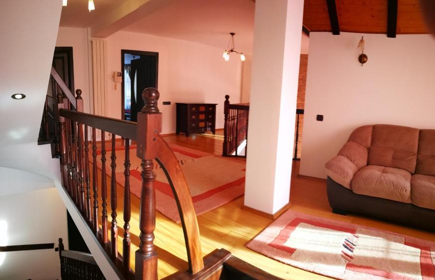 Casa de 500 mp utili, mobilata modern, 440 mp teren in Brasov !