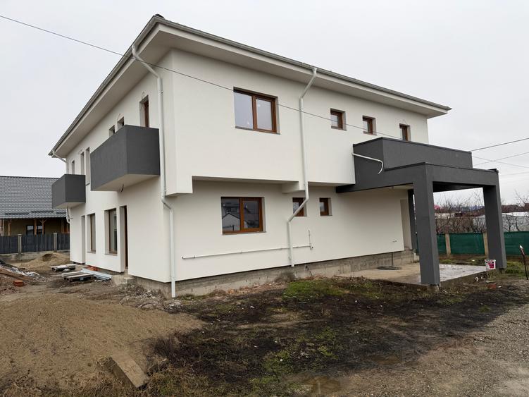 Casa Individuala Cuplata de vanzare in Paulesti