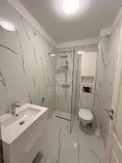 Apartament 3 camere semidecomandat zona Sesul de sus