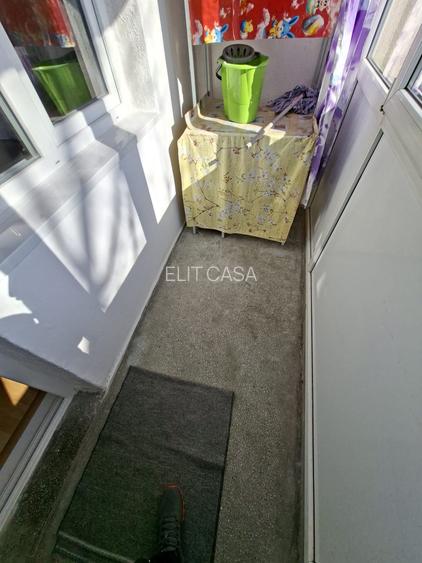 Apartament cu 2 camere, decomandat, etajul 2/10, zona Dacia - 8