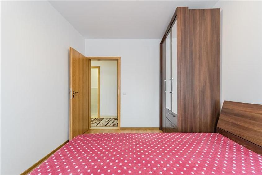 Apartament 3 camere,2 bai, decomandat, accesorizat, parcare privata,Tractorul, B