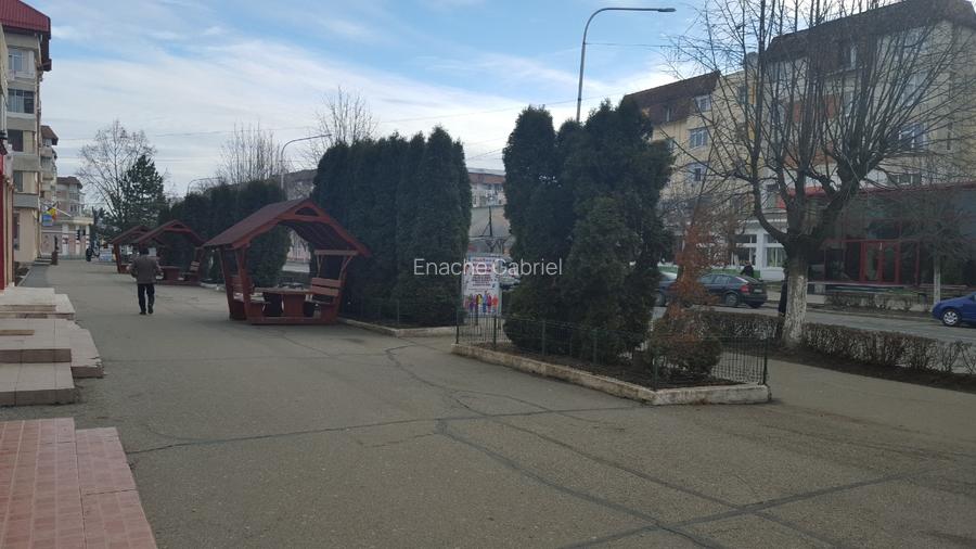 Spatiu comercial stradal, central - 2