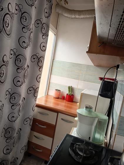 Apartament 2 camere, semidecomandat, transformat in 3 camere
