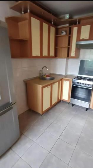UNIRII, Casa Poporului, vedere spate, linistit (zgomot redus).Pret fix.