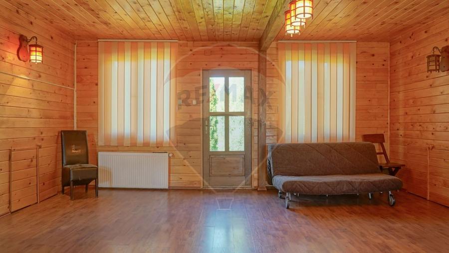 Casă de vacanță cu 9 camere de vânzare Moieciu de Jos