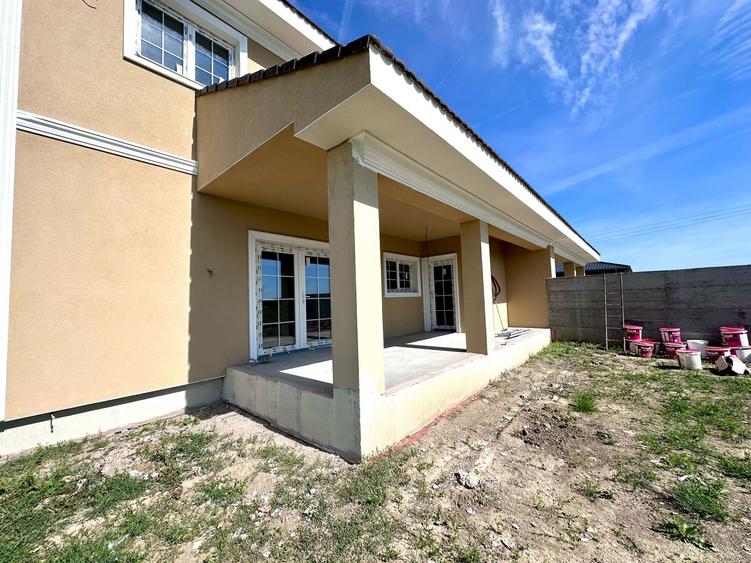 Duplex despartit prin camera tehnica - 5 camere - zona foarte buna-Mosnita Noua