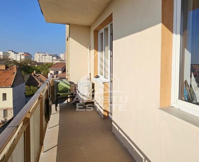 Apartament 4 camere, decomandat 2 bai, 2 balcoane, Central