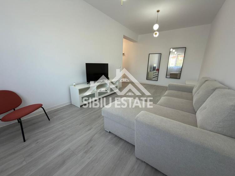 Apartament de închiriat , 2 camere decomandate, cu balcon si parcare
