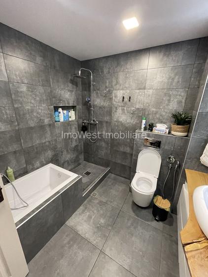 Casa S+P+E+M | 605 mp utili | 10 camere | 3 bucatarii | 4 bai | 3 terase | Garaj