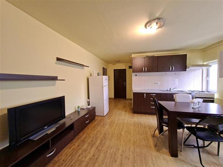 Apartament 2 camere zona Cedonia
