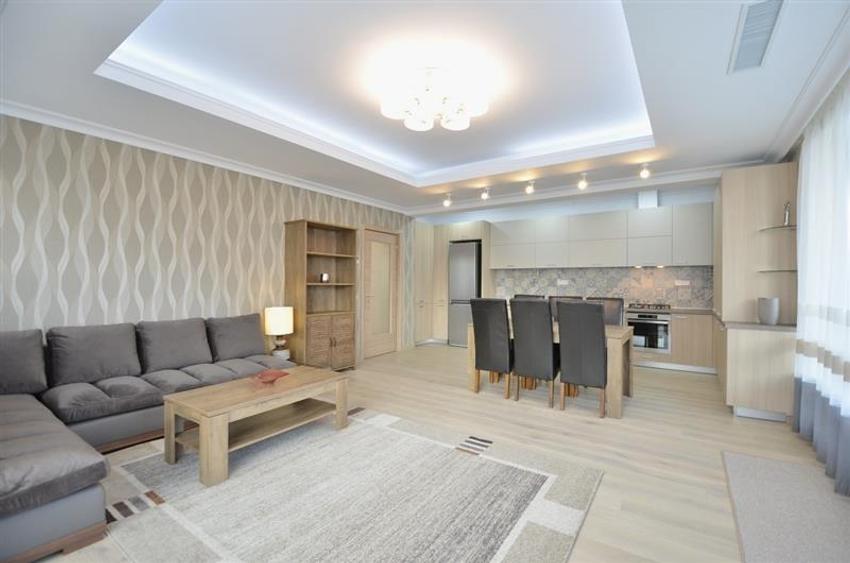 APARTAMENT 4 CAMERE, MOBILAT, CU VEDERE CATRE LACUL TEI